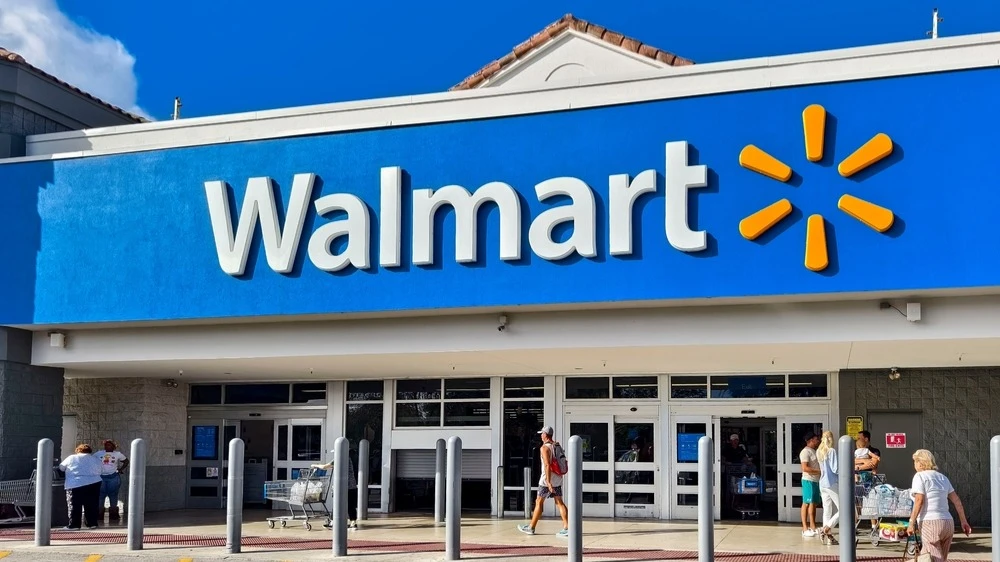 Скорректированная прибыль на акцию Walmart за прошедший квартал оказалась на шесть центов ниже ожиданий Уолл-стрит / Фото: MDV Edwards/Shutterstock.com