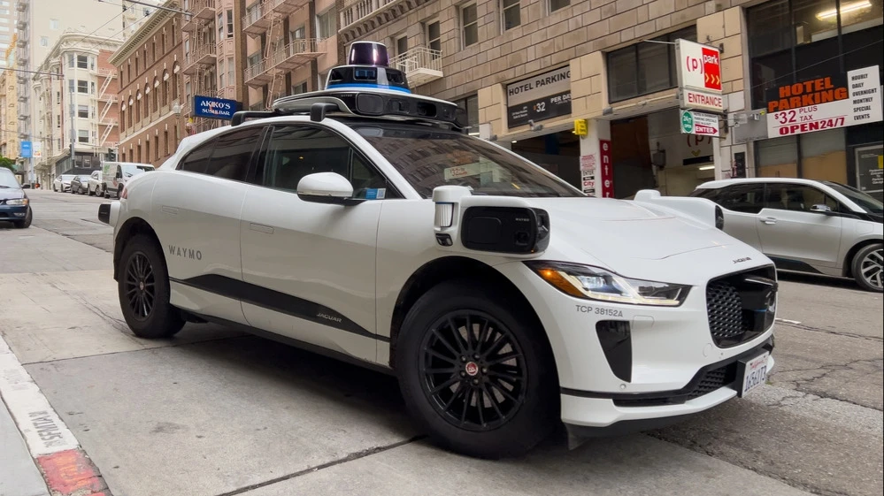 За ДТП с участием роботакси будут нести ответственность компании-разработчики, а не водители: это поменяет рынок автострахования / Фото: Elkins Eye Visuals / Shutterstock.com