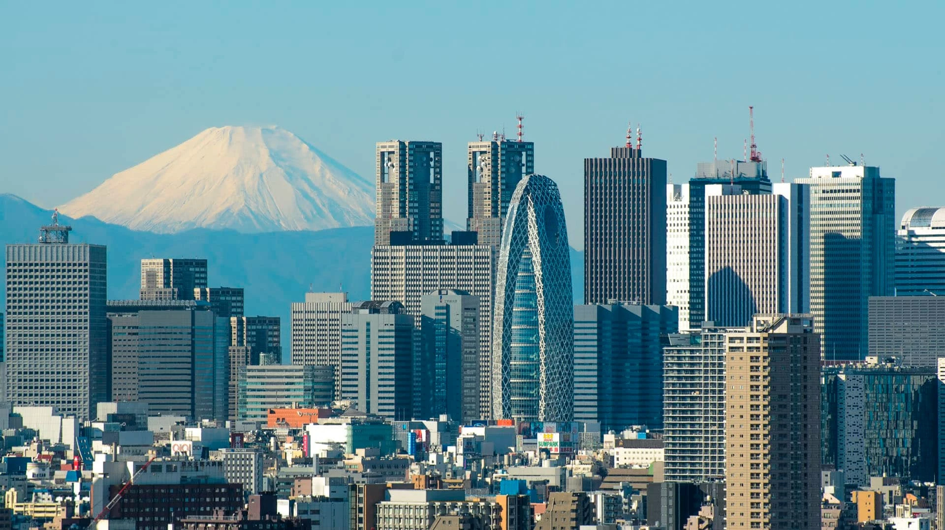 Иностранные фонды вложили в японский рынок $35,7 млрд, а домохозяйства впервые за 30 лет вышли из кеша в акции. Фото: Shutterstock