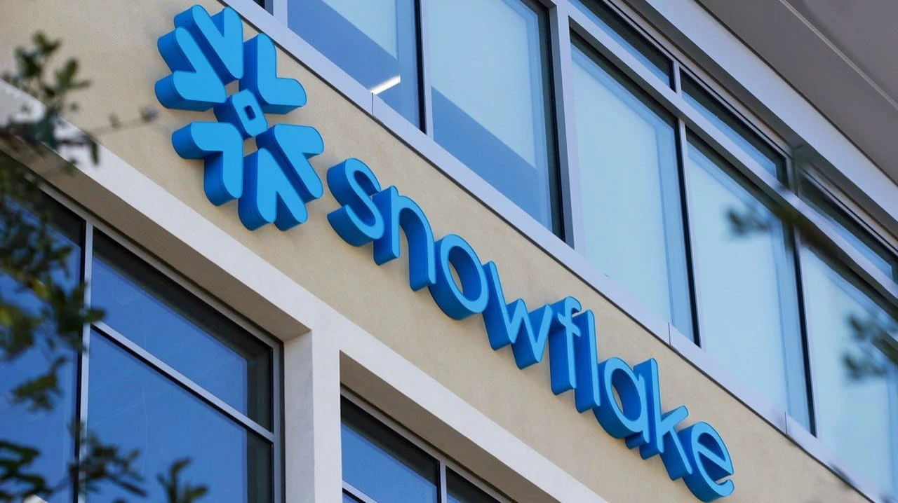 Акции Snowflake подскочили на 13,5% в премаркете 28 августа после публикации квартального отчета. Фото: Shutterstock