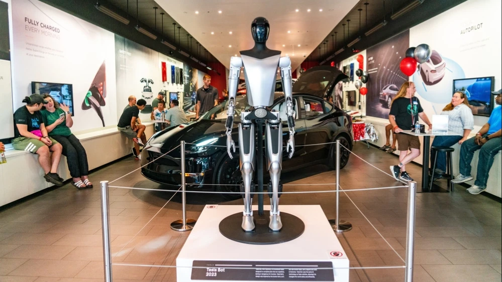 Teslas stock has resumed its rise. This may be a delayed reaction to the news about robots