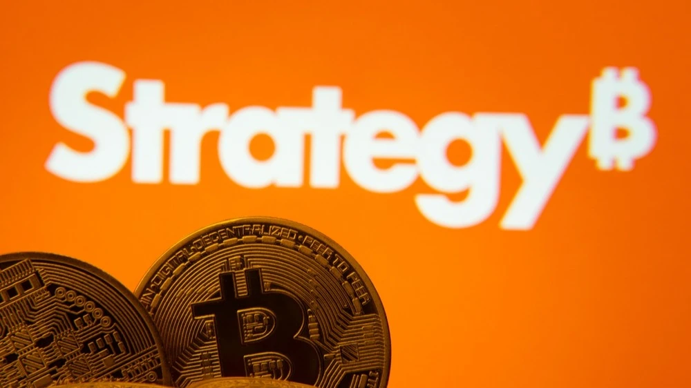 Среди 26 претендентов на включение в S&P 500 в этом квартале бумаги Strategy показывают самую высокую активность торгов относительно своей капитализации / Фото: Bangla press/Shutterstock.com