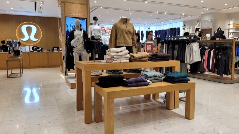Lululemon ссовершила стратегическую ошибку, пытаясь отойти от своих спортивных корней и стать аналогом Gap, считает Jefferies / Фото: TY Lim/Shutterstock.com
