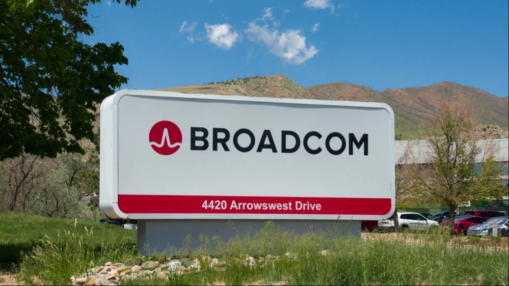 Акции чипмейкера Broadcom после публикации квартальной отчетности укрепились на 10,5% / Фото: Ken Wolter / Shutterstock.com