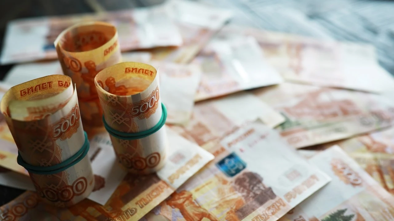 Осенью Минфин России планирует новую корректировку бюджета из-за роста расходов / Фото: alexkich / Shutterstock.com