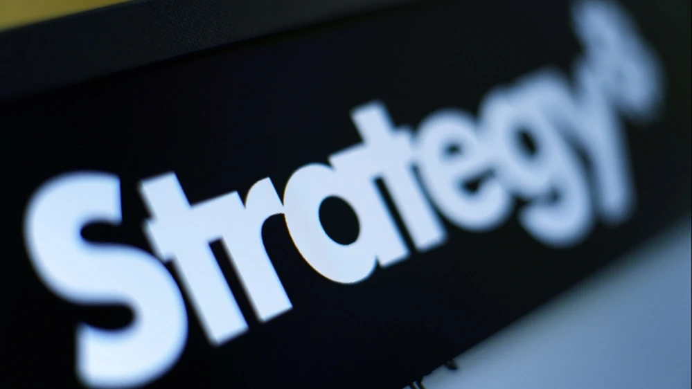 S&P Dow Jones Indices не стала включать в индекс S&P 500 крупнейшего публичного держателя биткоина Strategy / Фото: PJ McDonnell / Shutterstock.com