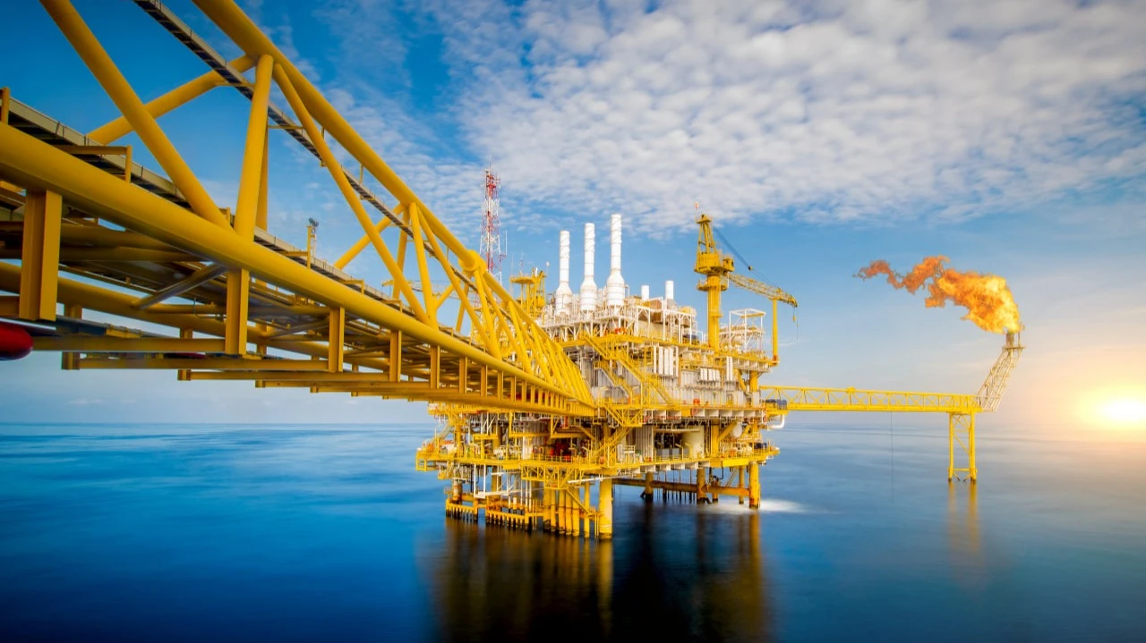 Цены на нефть выросли после санкций Британии и угроз Трампа Москве / Фото: Red ivory / Shutterstock.com