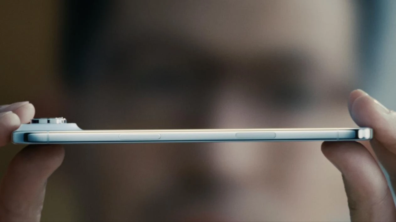 Запуск нового iPhone Air в Китае пока не состоится на фоне регуляторных проблем из-за eSIM / Фото: Apple.com