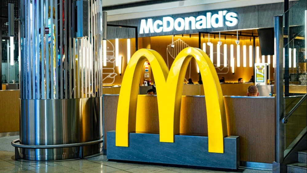 Citi считает, что McDonald’s справится с кризисом лучше других сетей фастфуда / Фото: monticello / Shutterstock.com