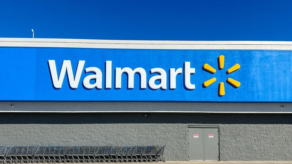 На торгах 17 сентября акции Walmart подорожали почти на 3% — до исторического максимума / Фото: KK Stock/Shutterstock.com