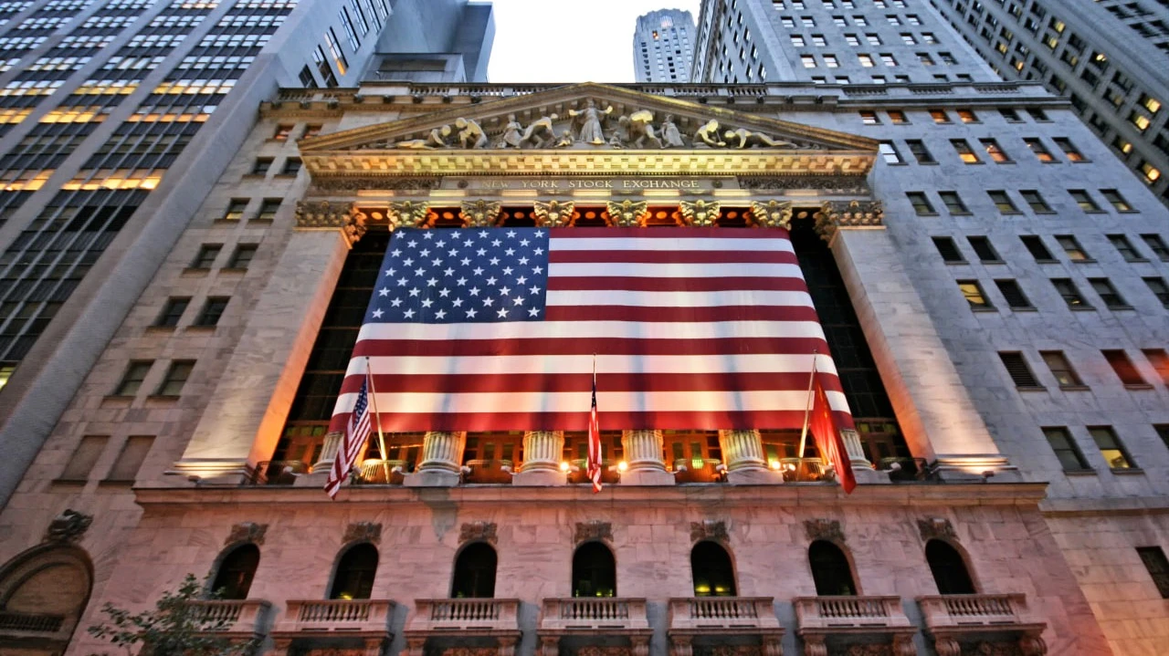 ФРС начала снижать ставку на фоне замедления роста занятости / Фото: Miha Travnik / Shutterstock.com