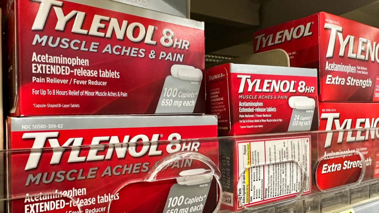 Администрация Трампа объявила о возможной связи приема Tylenol во время беременности с риском развития аутизма у ребенка / Фото: MDV Edwards / Shutterstock.com