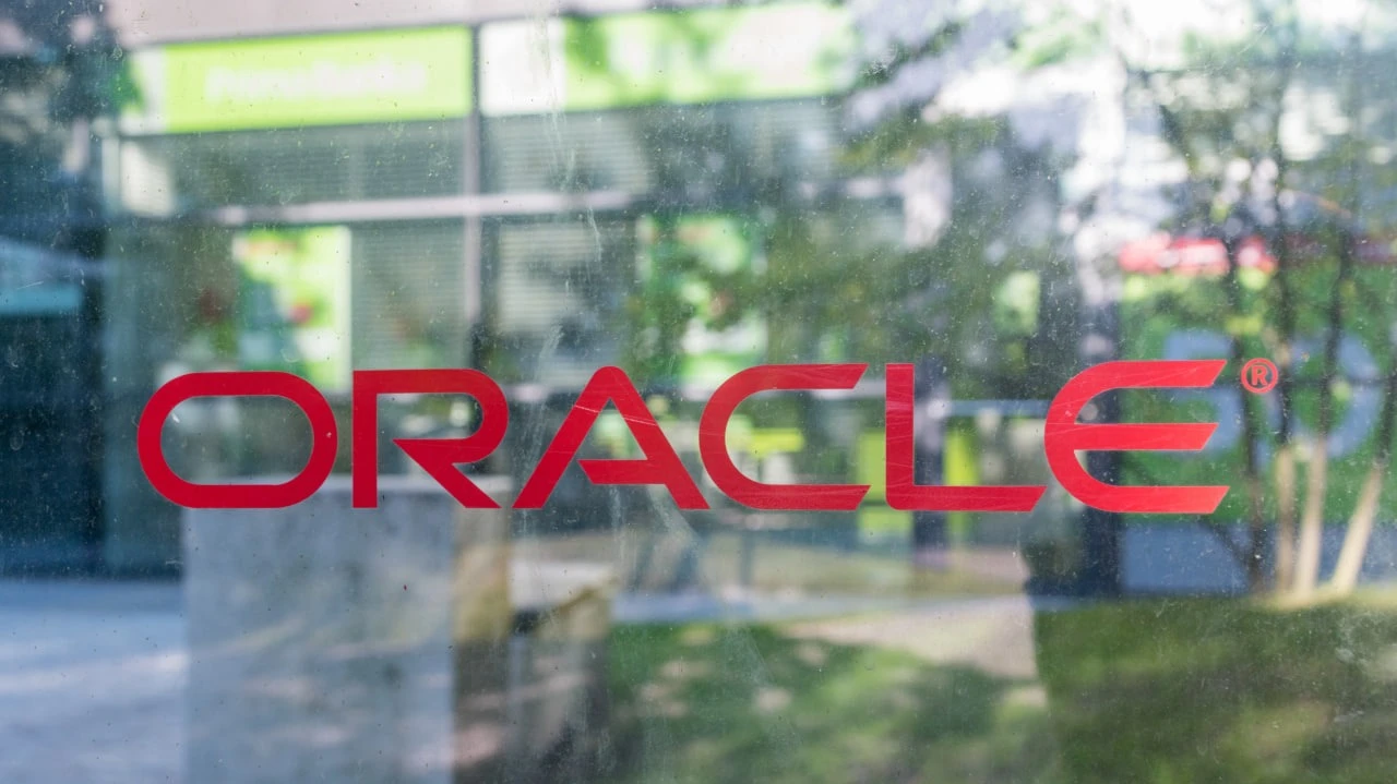 Oracle может занять $15 млрд для финансирования облачных проектов / Фото: Robson90 / Shutterstock.com