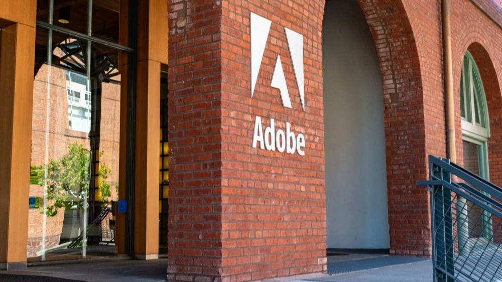Adobe старается не отставать от других технологических компаний, активно инвестирующих в ИИ / Фото: Michael Vi/Shutterstock.com