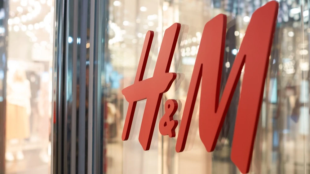 Летние результаты H&M превзошли ожидания рынка по росту рентабельности и прибыли / Фото: Sorbis/Shutterstock.com