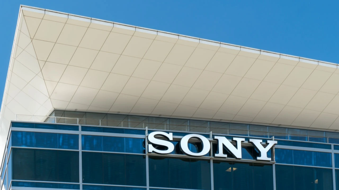 Акции Sony Financial Group подорожали на 36% в первый день торгов после выделения из Sony / Фото: Ken Wolter / Shutterstock.com
