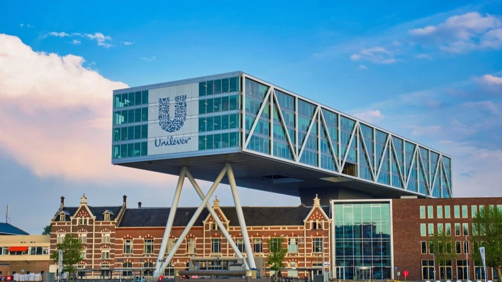Unilever — один из крупнейших игроков FMCG-рынка с оборотом €60,8 млрд / Фото: Dmitry Rukhlenko / Shutterstock.com