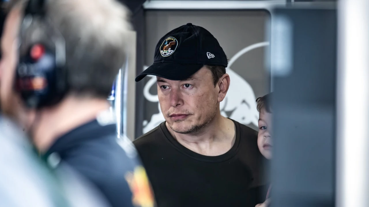 Илон Маск столкнулся с исходом топ-менеджеров из-за выгорания и политики / Фото: cristiano barni / Shutterstock.com