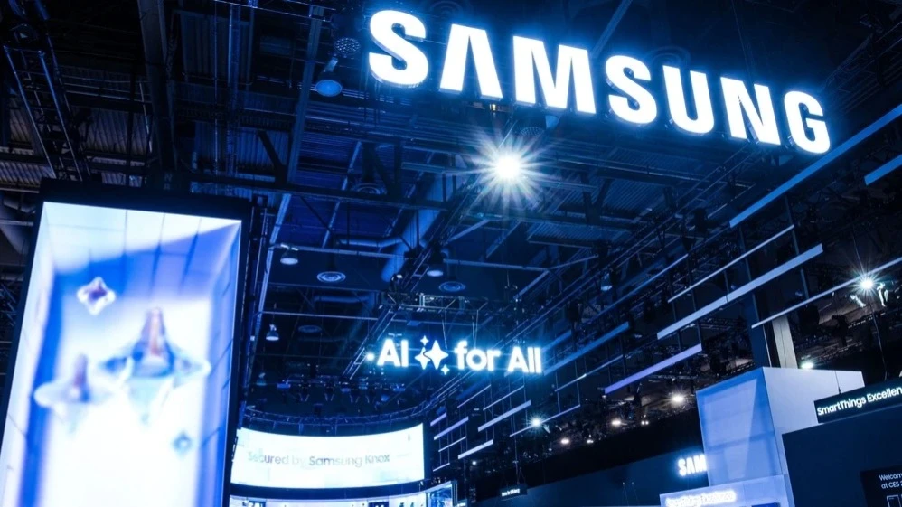 Акции Samsung, одного из крупнейших в мире производителей чипов памяти, подскочили до 4-летнего максимума после сделки с OpenAI / Фото: RYO Alexandre / Shutterstock.com