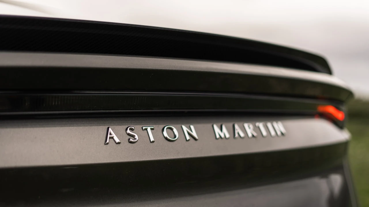 Aston Martin сообщил, что ожидает убытка по итогам 2025 года / Фото: amplified creations / Shutterstock.com