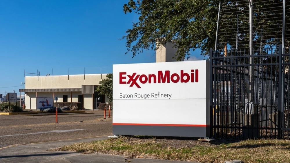 Влияние роста рентабельности нефтепереработки Exxon на прибыль в третьем квартале существенно превзошло эффект от колебаний цен на нефть / Фото: JHVEPhoto/Shutterstock.com