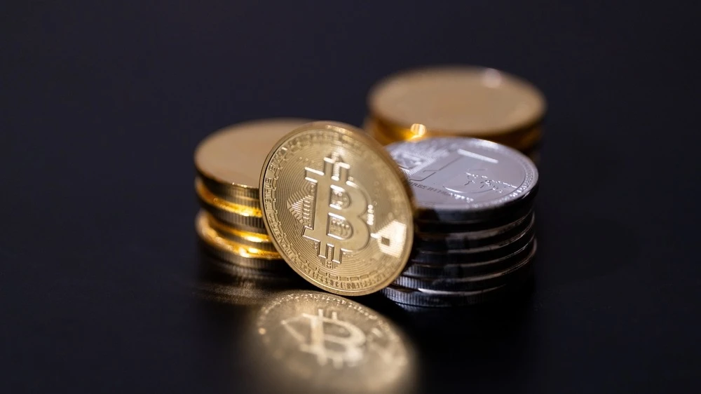 Для включения в криптоиндекс от S&P компании должны иметь рыночную капитализацию не менее $100 млн, а криптовалюты — от $300 млн / Фото: Joseph Christanto/Shutterstock.com