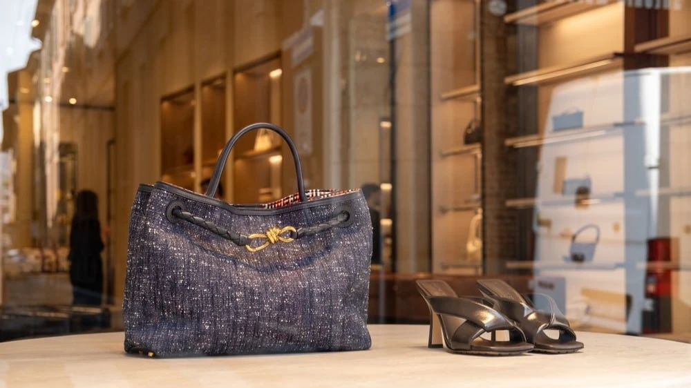 Из-за роста американского рынка и курса криптовалют покупатели в США чувствуют себя богаче и начинают тратить на люкс больше / Фото: Elena.Katkova / Shutterstock.com