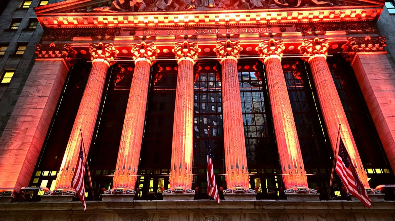 Wall Streets fear index soars after Trump threatens to raise duties against China