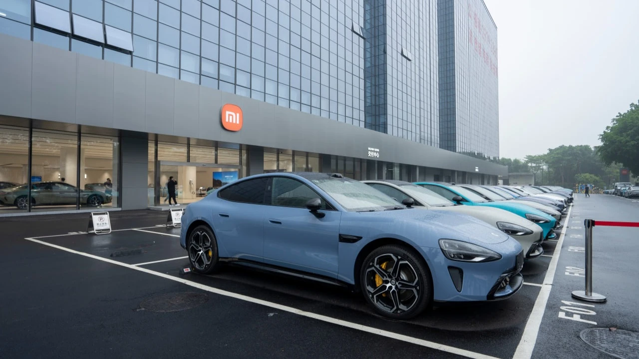 Смертельная авария с электромобилем Xiaomi в Китае вызвала падение ее акций / Фото: Tada Images / Shutterstock.com