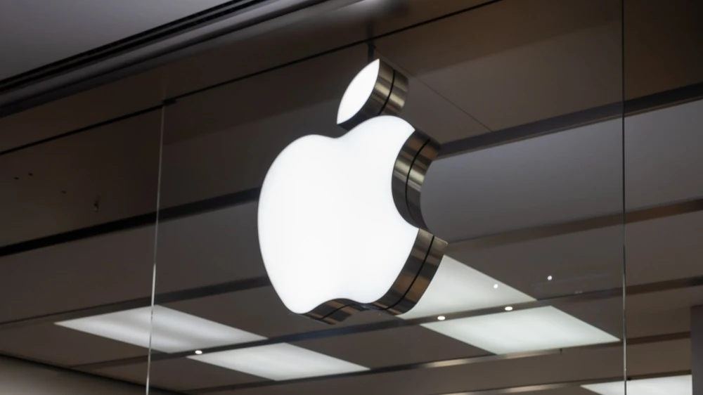 Jefferies считает, что Трамп может передумать освобождать смартфоны Apple от пошлин / Фото: JHVEPhoto/Shutterstock.com