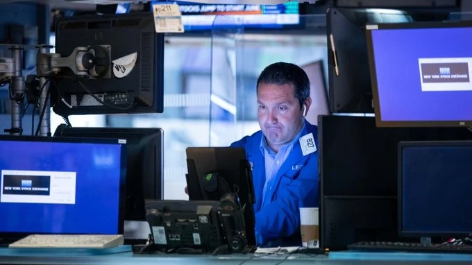 Высокие оценки акций и растущие риски для экономики США заставляют профессионалов Уолл-стрит действовать осторожно / Фото: X / NYSE