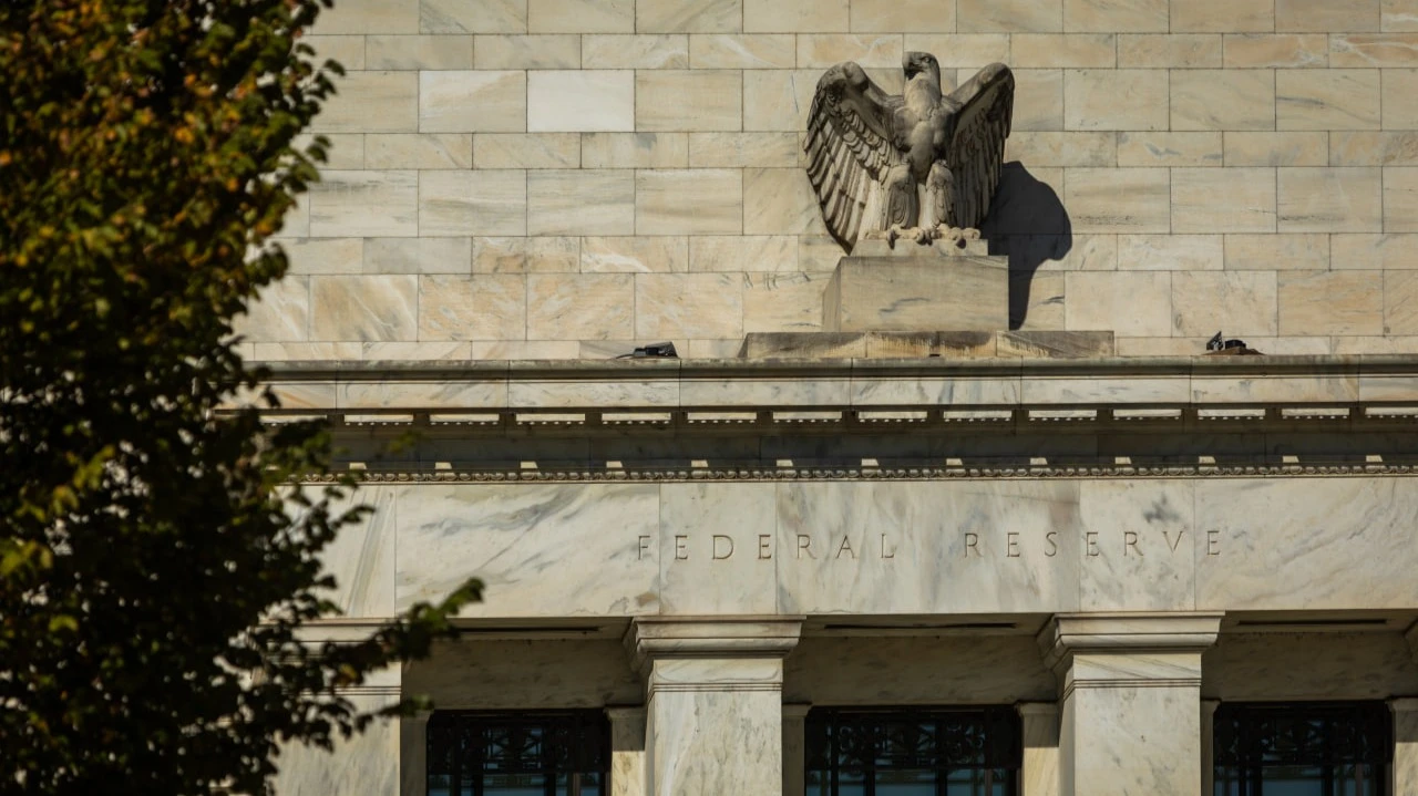 В условиях дефицита макроэкономических данных из-за шатдауна в США некоторую порцию информации 15 октября рынки получат от представителей ФРС / Фото: christianthiel.net / Shutterstock.com