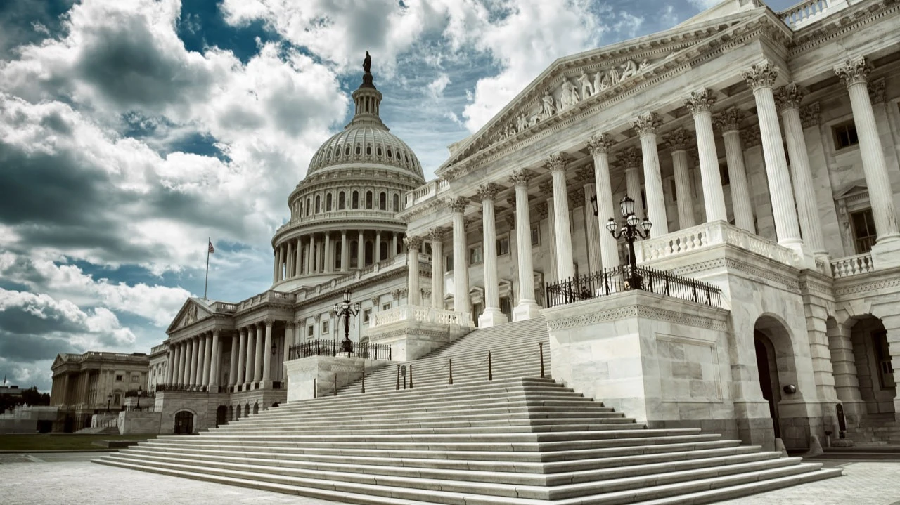 Приостановка работы федерального правительства США может продлиться рекордно долго / Фото: lazyllama / Shutterstock