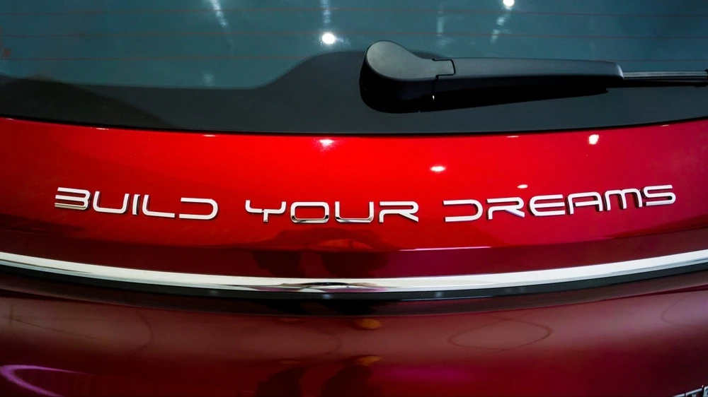 Китайская BYD за последние годы превратилась в основного производителя электромобилей в Китае и главного конкурента Tesla / Фото: Roman Zaiets / Shutterstock.com