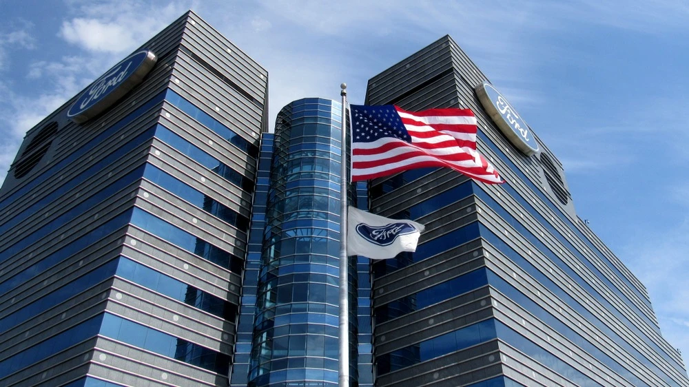 Ford и другие американские автопроизводители ведут агрессивную лоббистскую кампанию по смягчению последствий рекордных импортных пошлин / Фото: Daniel J. Macy / Shutterstock.com