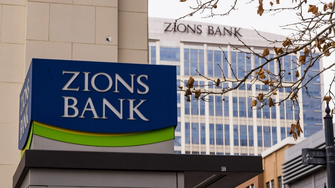 Baird advises buying on the downturn in bank shares whose problems have triggered a sell-off in the sector