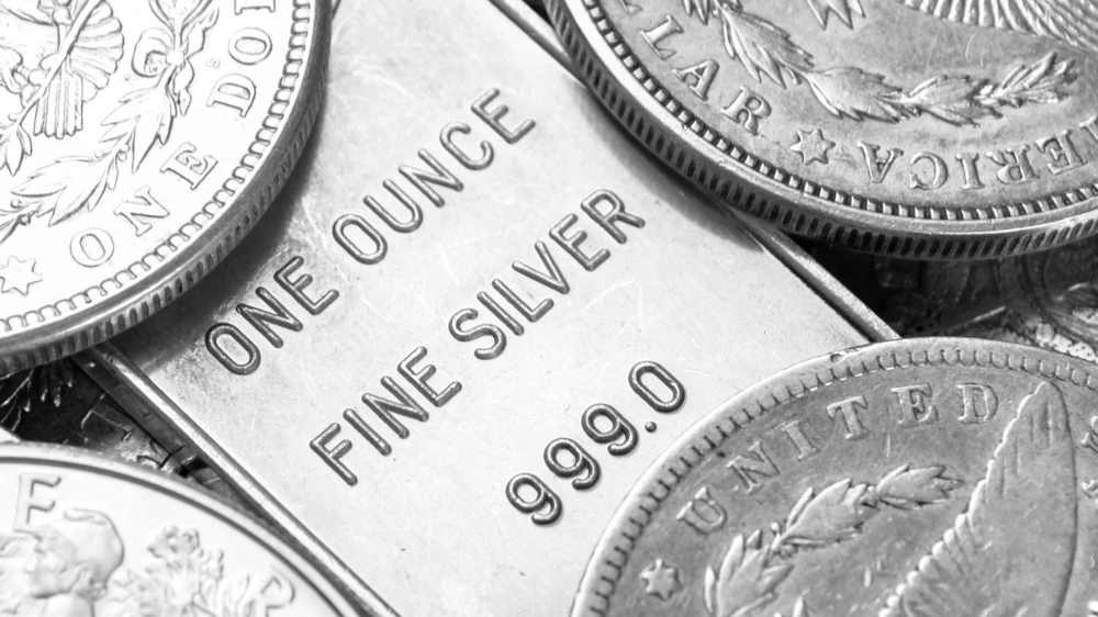 На рынке серебра сложился рекордный дефицит металла, а цены на него взлетели до исторического максимума 1980 года. Фото: Lex0077 / Shutterstock.com