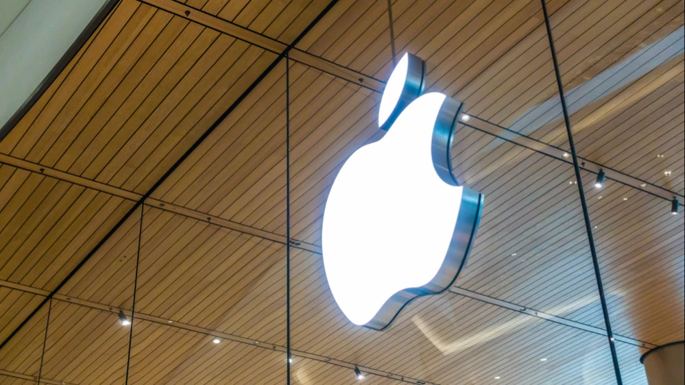 До капитализации в $4 трлн Apple осталось менее $90 млрд / Фото: Lifestyle Travel Photo / Shutterstock.com