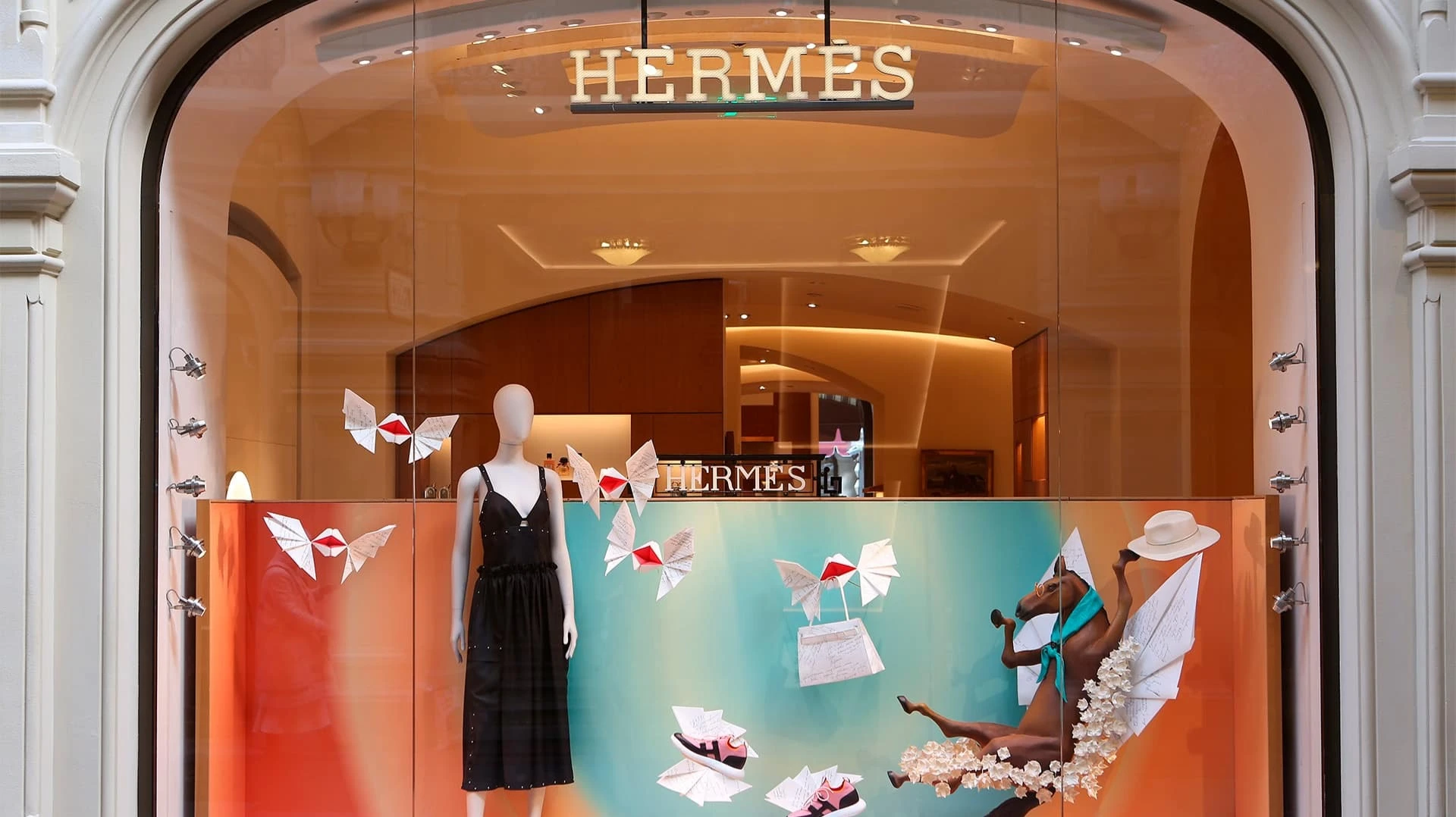 Hermès демонстрирует рост продаж вопреки охлаждению рынка люкса. Фото: Shutterstock
