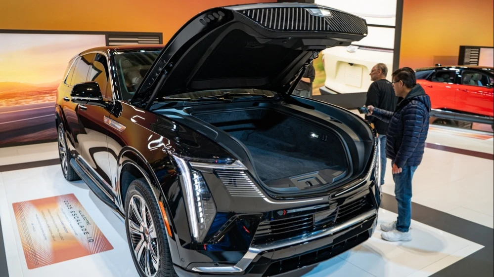 GM will implement AI in cars and launch autonomous driving. Is this a threat to Tesla?