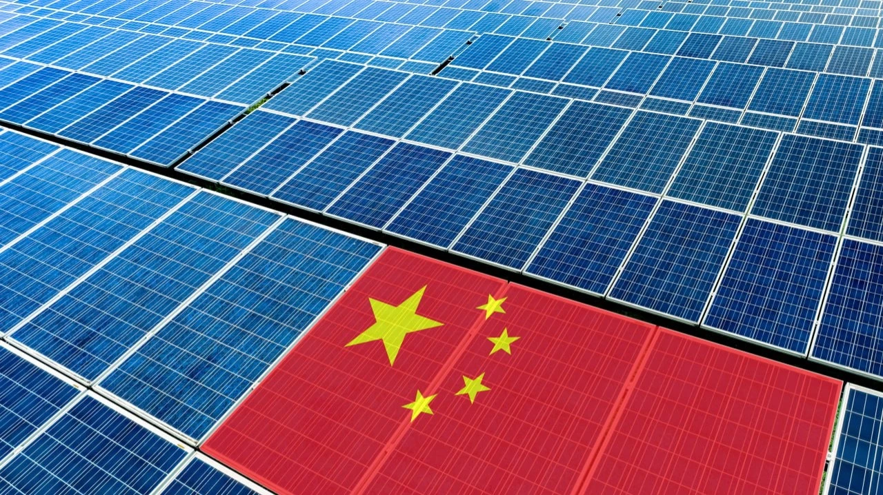 Китай не просто электрифицирует отрасль, он электрифицирует интеллект.
Фото: Fahroni / Shutterstock.com