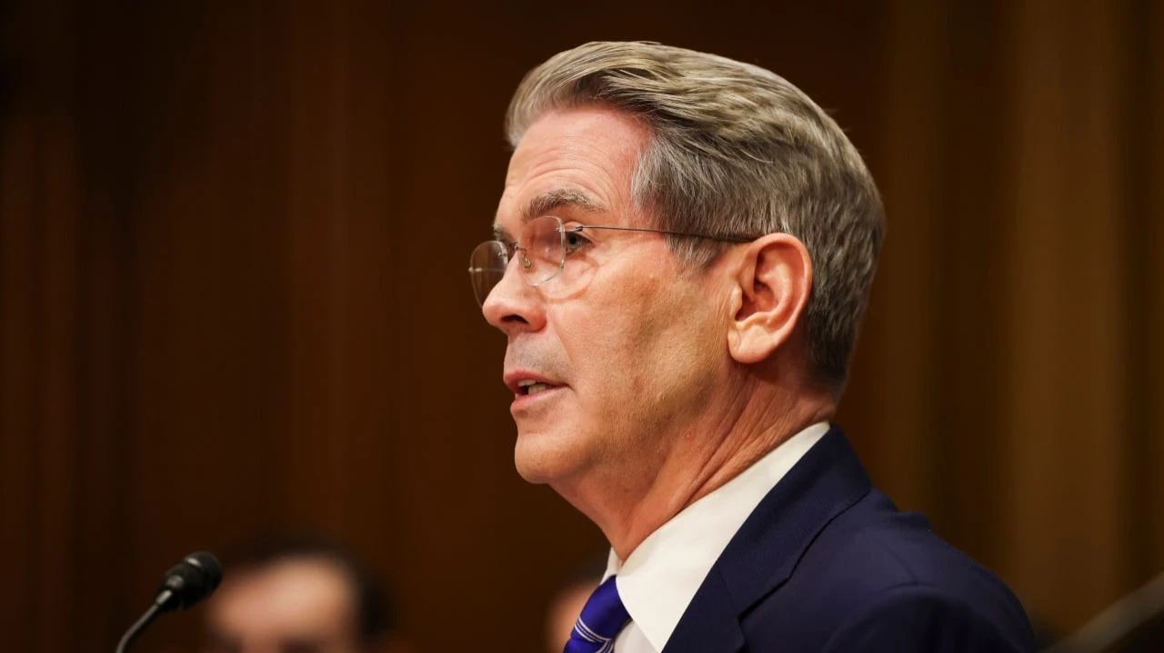 Министр финансов США Бессент сообщил, что США собираются расширить санкции против России / Фото: Joshua Sukoff / Shutterstock.com