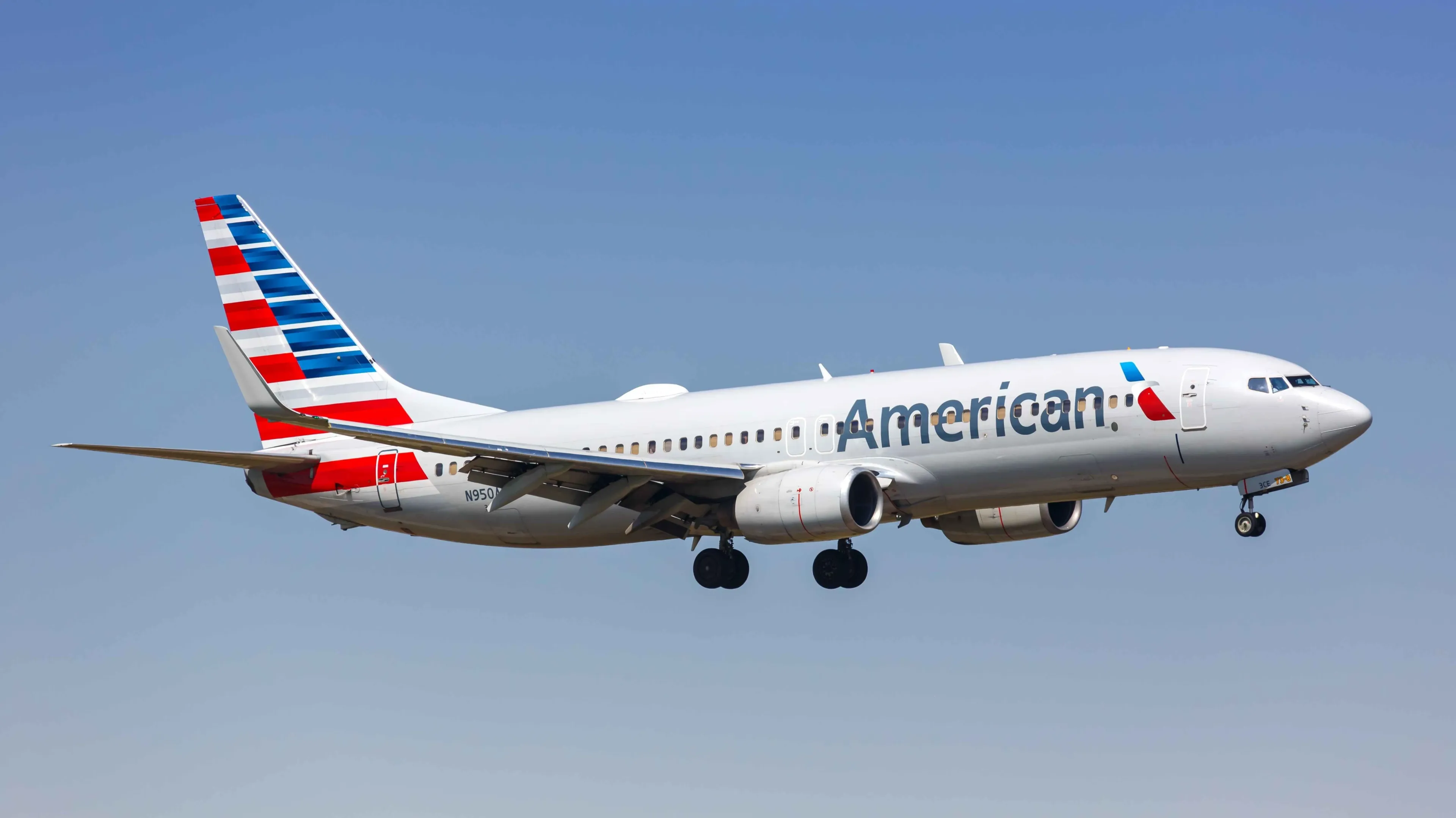 American Airlines улучшила прогноз прибыли благодаря популярности дорогих мест с премиум-услугами / Фото: Shutterstock, Markus Mainka