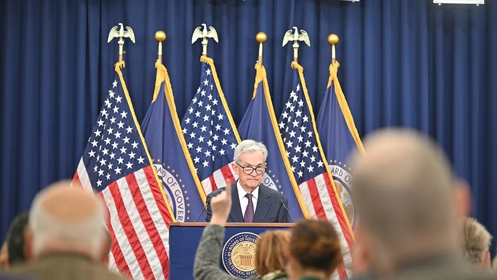 Рынок почти на 100% уверен в том, что Федрезерв снизит процентную ставку 29 октября / Фото: X / Federal Reserve