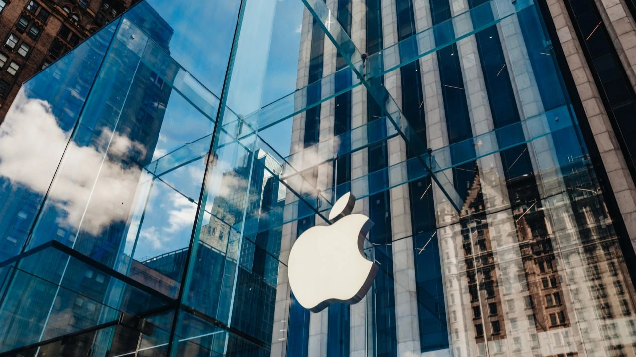 Apples capitalization hits $4 trillion mark for the first time - thanks to demand for iPhone 17