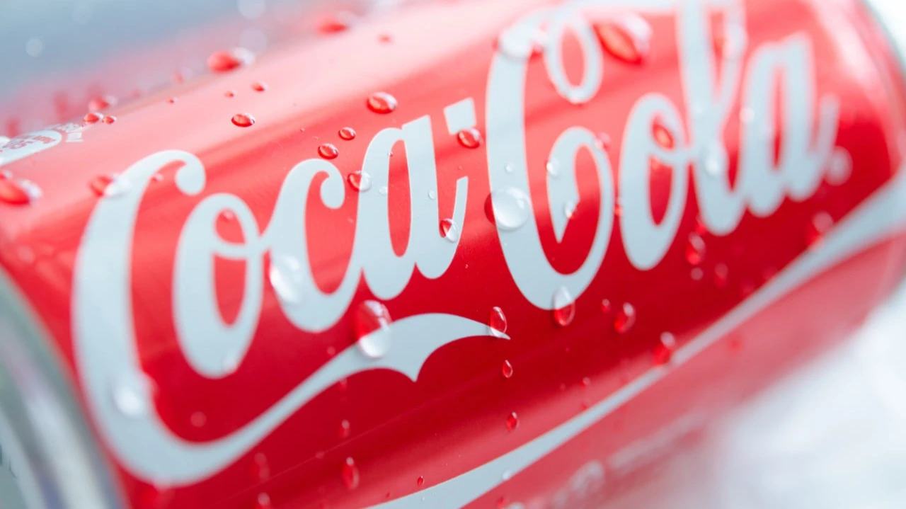 Morningstar оценил перспективы Coca-Cola и American Express и выбрал фаворита среди них / Фото: Indochina studio / Shutterstock.com