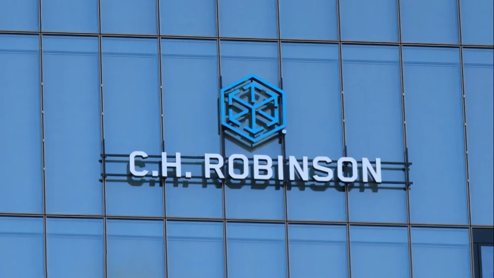 Логистическая компания увеличила операционную маржу и прибыль при падении выручки за счет внедрения ИИ / Фото: Below the Sky / Shutterstock.com