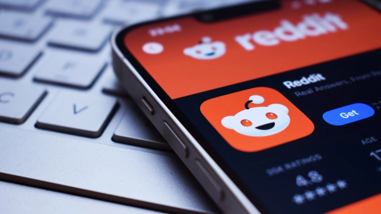 Акции Reddit прибавляют более 12% после публикации квартального отчета / Фото: miss.cabul / Shutterstock.com