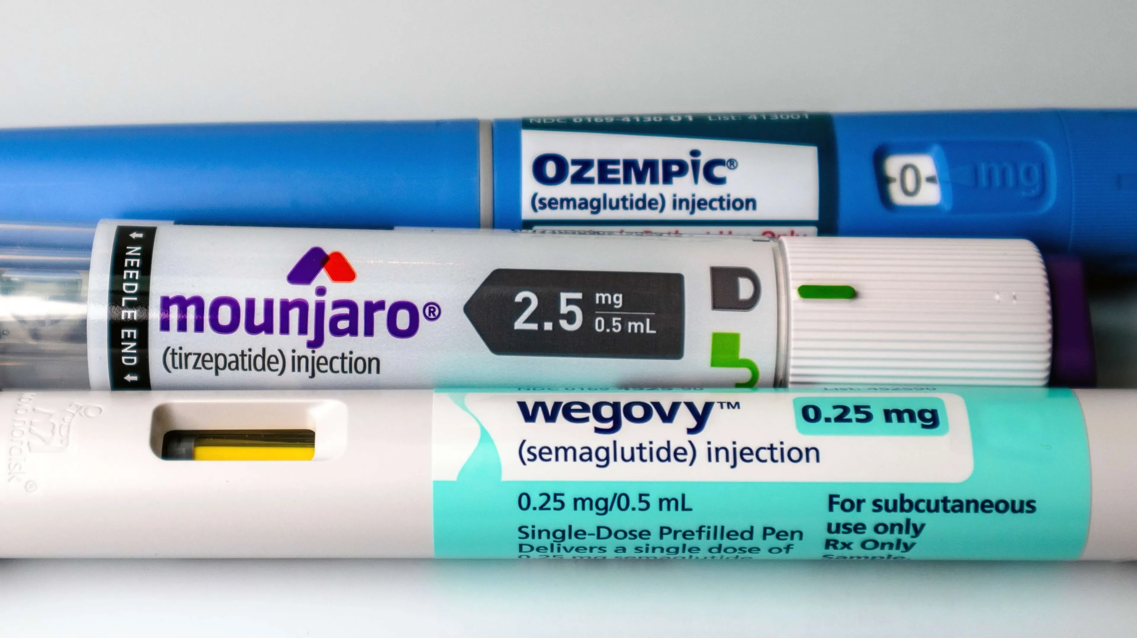 Novo Nordisk (препараты Ozempic и Wegovy) и Eli Lilly (Mounjaro и Zepbound) лидируют на рынке лекарств для борьбы с лишним весом / Фото: KK Stock / Shutterstock.com