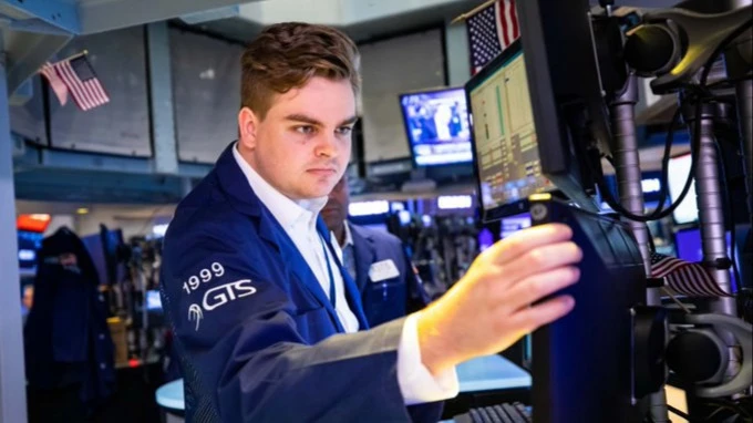 Фондовые индексы США обвалились после публикации отчета о самом высоком более чем за 20 лет числе заявленных увольнений в США / Фото: X / NYSE